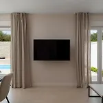 Bellatrix 1 & 2 - Two Heated Pools & Jacuzzi
