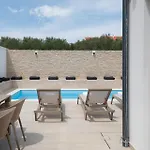 Bellatrix 1 & 2 - Two Heated Pools & Jacuzzi 别墅 沃希