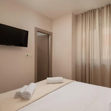 Bellatrix 1 & 2 - Two Heated Pools & Jacuzzi Vila Vrsi
