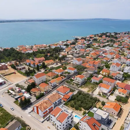 Bellatrix 1 & 2 - Two Heated Pools & Jacuzzi * ヴーシ