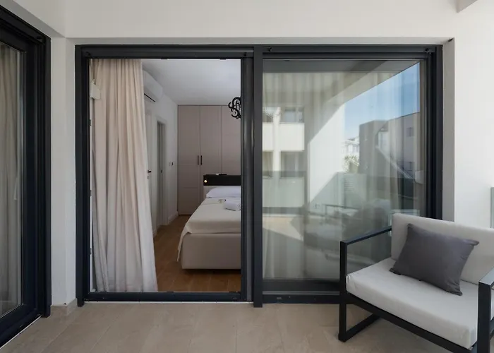 Villa Bellatrix 1 & 2 - Two Heated Pools & Jacuzzi