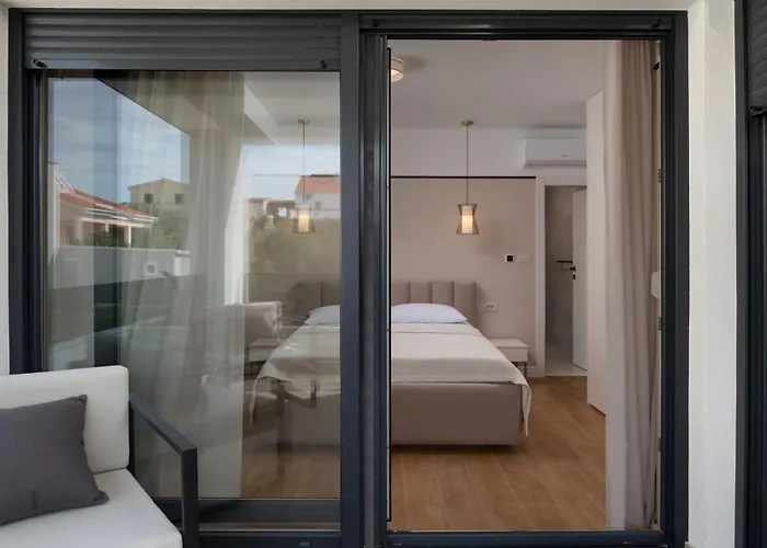 Bellatrix 1 & 2 - Two Heated Pools & Jacuzzi Villa *