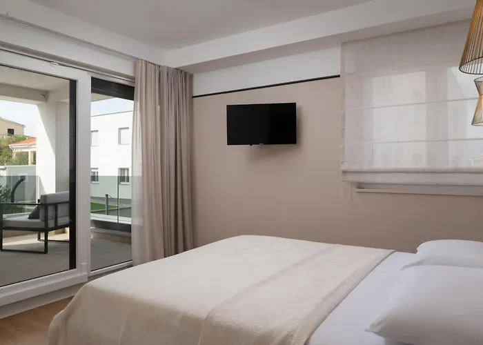 Bellatrix 1 & 2 - Two Heated Pools & Jacuzzi Villa Vrsi