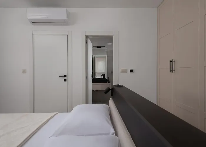 Bellatrix 1 & 2 - Two Heated Pools & Jacuzzi Villa Vrsi