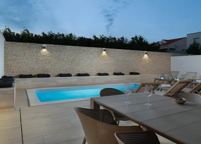 Villa Bellatrix 1 & 2 - Two Heated Pools & Jacuzzi