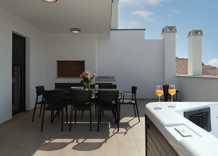 Bellatrix 1 & 2 - Two Heated Pools & Jacuzzi Villa Vrsi