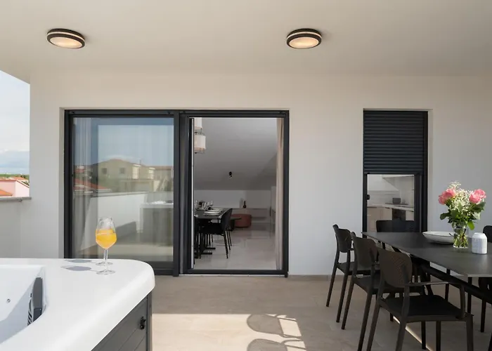 Villa Bellatrix 1 & 2 - Two Heated Pools & Jacuzzi *