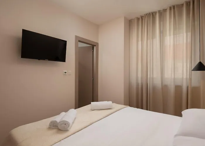 Bellatrix 1 & 2 - Two Heated Pools & Jacuzzi Villa Vrsi