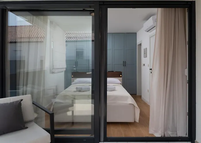 Bellatrix 1 & 2 - Two Heated Pools & Jacuzzi