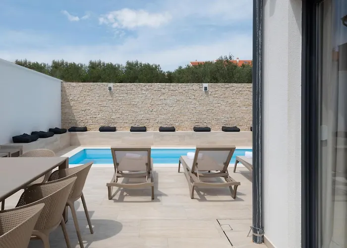 Bellatrix 1 & 2 - Two Heated Pools & Jacuzzi Villa Vrsi