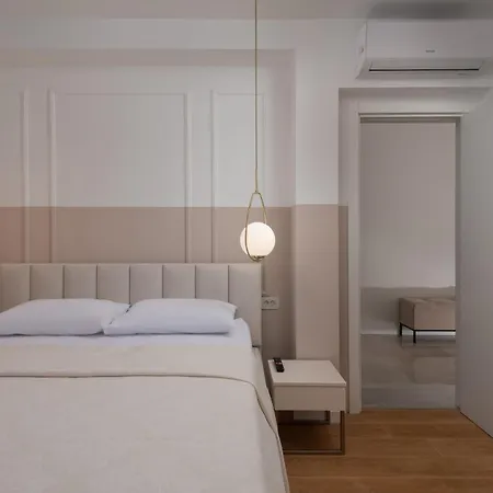 Villa Bellatrix 1 & 2 - Two Heated Pools & Jacuzzi *