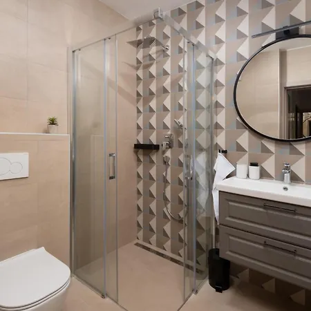 Villa Bellatrix 1 & 2 - Two Heated Pools & Jacuzzi *