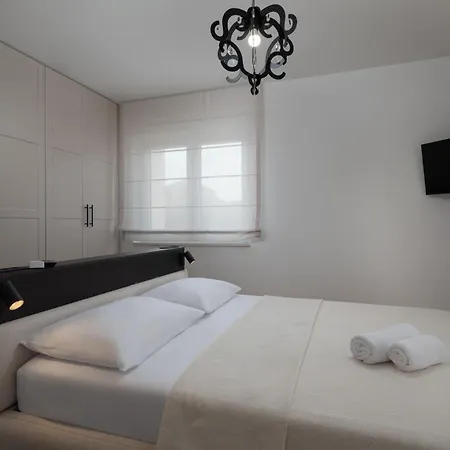 Bellatrix 1 & 2 - Two Heated Pools & Jacuzzi