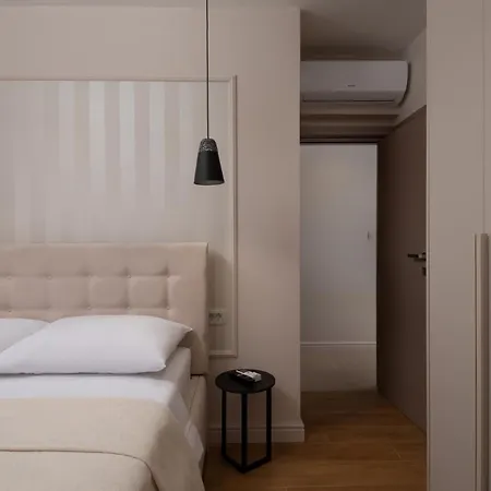 Villa Bellatrix 1 & 2 - Two Heated Pools & Jacuzzi *