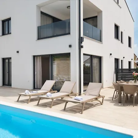 Bellatrix 1 & 2 - Two Heated Pools & Jacuzzi *