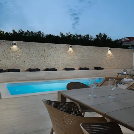 Villa Bellatrix 1 & 2 - Two Heated Pools & Jacuzzi