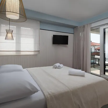 Bellatrix 1 & 2 - Two Heated Pools & Jacuzzi *