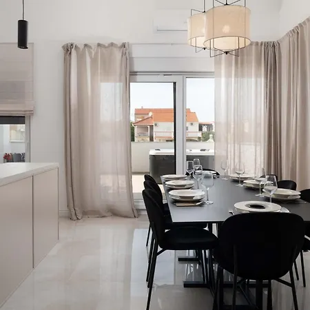 Bellatrix 1 & 2 - Two Heated Pools & Jacuzzi *