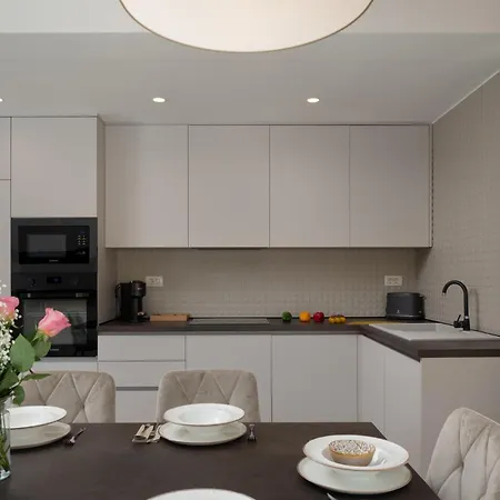 Villa Bellatrix 1 & 2 - Two Heated Pools & Jacuzzi