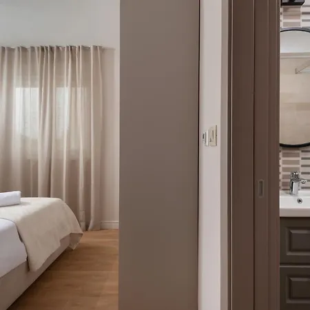 Bellatrix 1 & 2 - Two Heated Pools & Jacuzzi Villa Vrsi