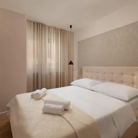 Bellatrix 1 & 2 - Two Heated Pools & Jacuzzi