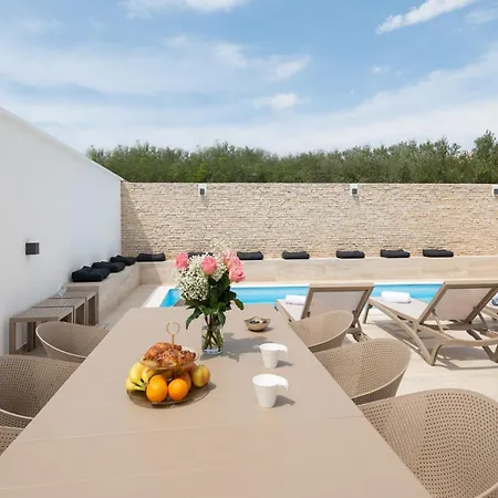 Villa Bellatrix 1 & 2 - Two Heated Pools & Jacuzzi