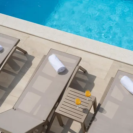 Bellatrix 1 & 2 - Two Heated Pools & Jacuzzi Villa Vrsi