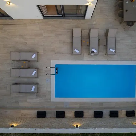 Bellatrix 1 & 2 - Two Heated Pools & Jacuzzi Vila