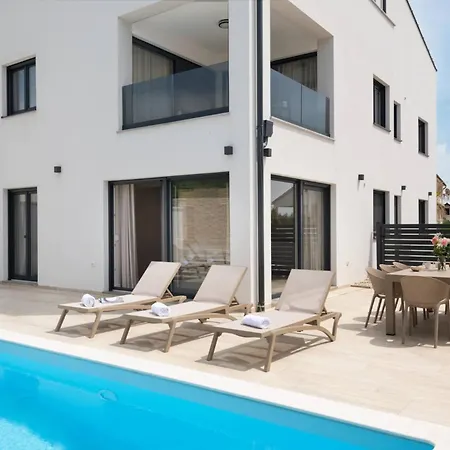Villa Bellatrix 1 & 2 - Two Heated Pools & Jacuzzi Vrsi