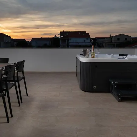 Bellatrix 1 & 2 - Two Heated Pools & Jacuzzi Vrsi