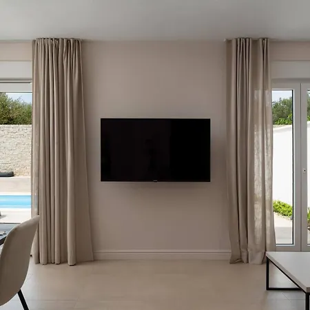 Villa Bellatrix 1 & 2 - Two Heated Pools & Jacuzzi Vrsi
