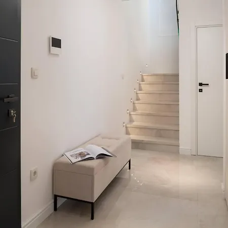 Villa Bellatrix 1 & 2 - Two Heated Pools & Jacuzzi