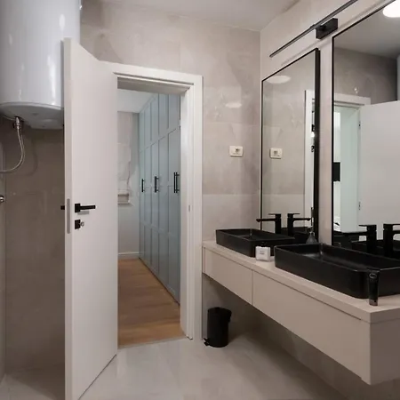 Bellatrix 1 & 2 - Two Heated Pools & Jacuzzi *