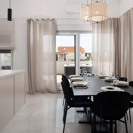 Bellatrix 1 & 2 - Two Heated Pools & Jacuzzi Villa Vrsi