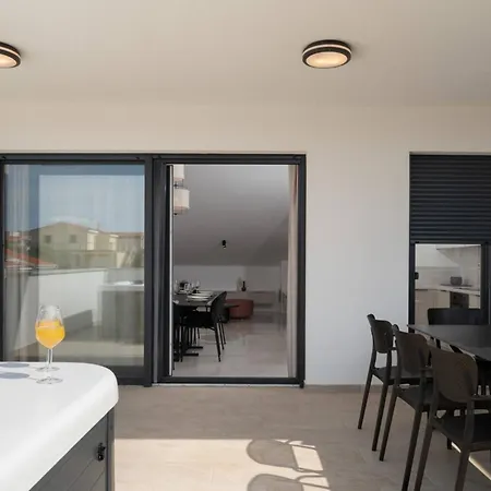 Vila Bellatrix 1 & 2 - Two Heated Pools & Jacuzzi *