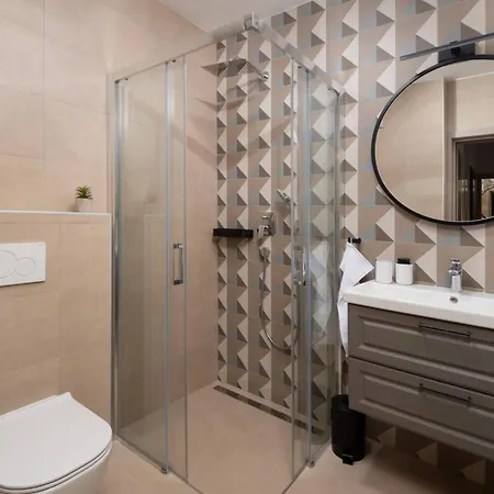 Villa Bellatrix 1 & 2 - Two Heated Pools & Jacuzzi *