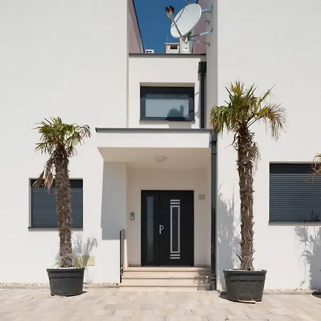 Villa Bellatrix 1 & 2 - Two Heated Pools & Jacuzzi *