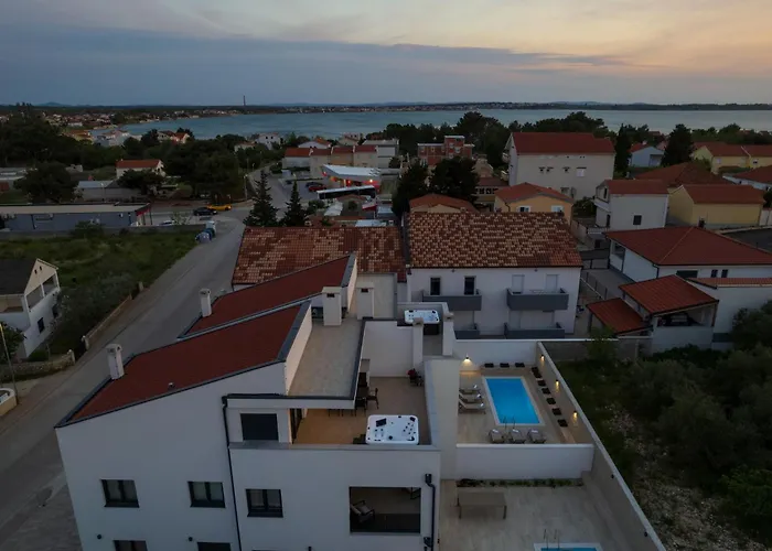 Bellatrix 1 & 2 - Two Heated Pools & Jacuzzi