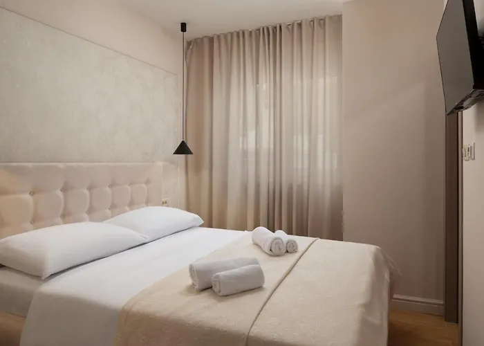 Bellatrix 1 & 2 - Two Heated Pools & Jacuzzi Врси