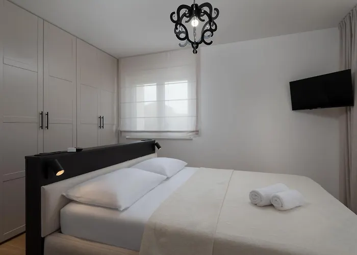 Bellatrix 1 & 2 - Two Heated Pools & Jacuzzi