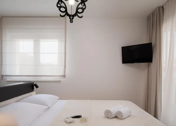 Vila Bellatrix 1 & 2 - Two Heated Pools & Jacuzzi