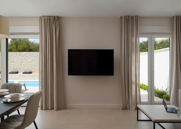 Bellatrix 1 & 2 - Two Heated Pools & Jacuzzi