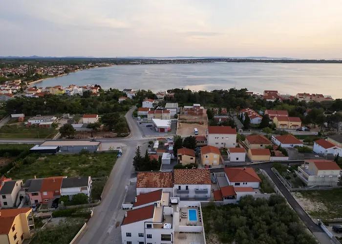 Bellatrix 1 & 2 - Two Heated Pools & Jacuzzi Врси