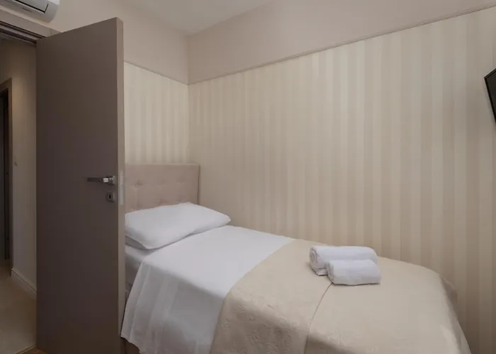 Bellatrix 1 & 2 - Two Heated Pools & Jacuzzi