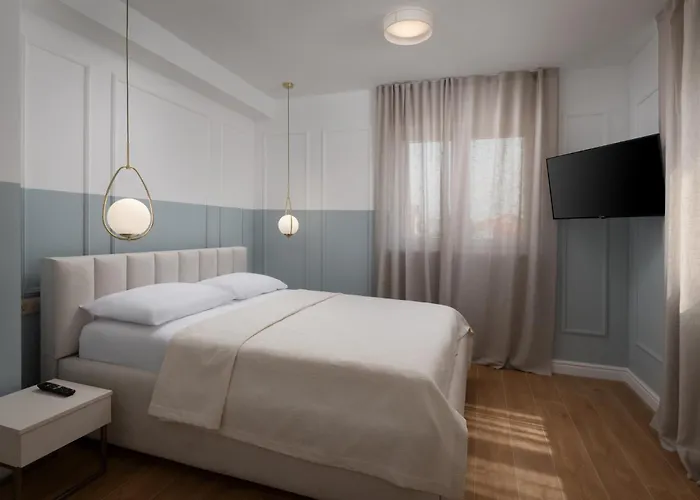 Bellatrix 1 & 2 - Two Heated Pools & Jacuzzi *